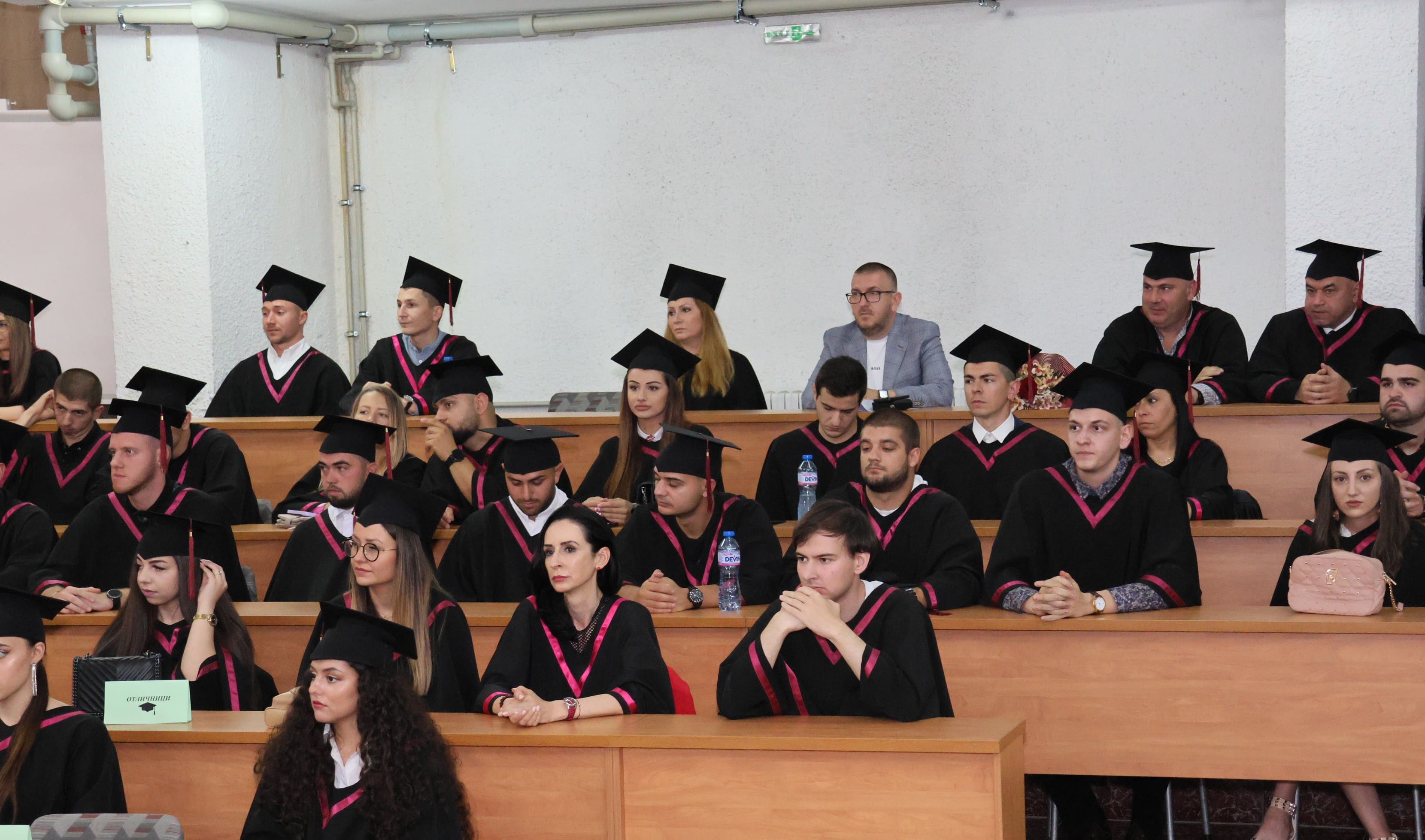 Дипломира се 27-ят випуск на Правно-историческия факултет на ЮЗУ ...